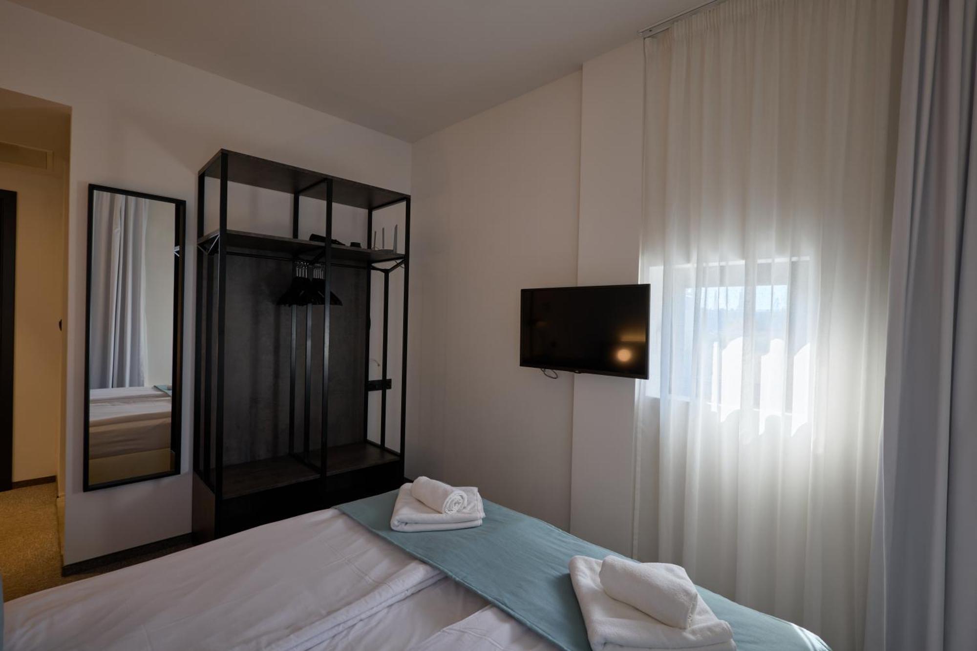 Bizarre Boutique Hotel Varna Exterior photo